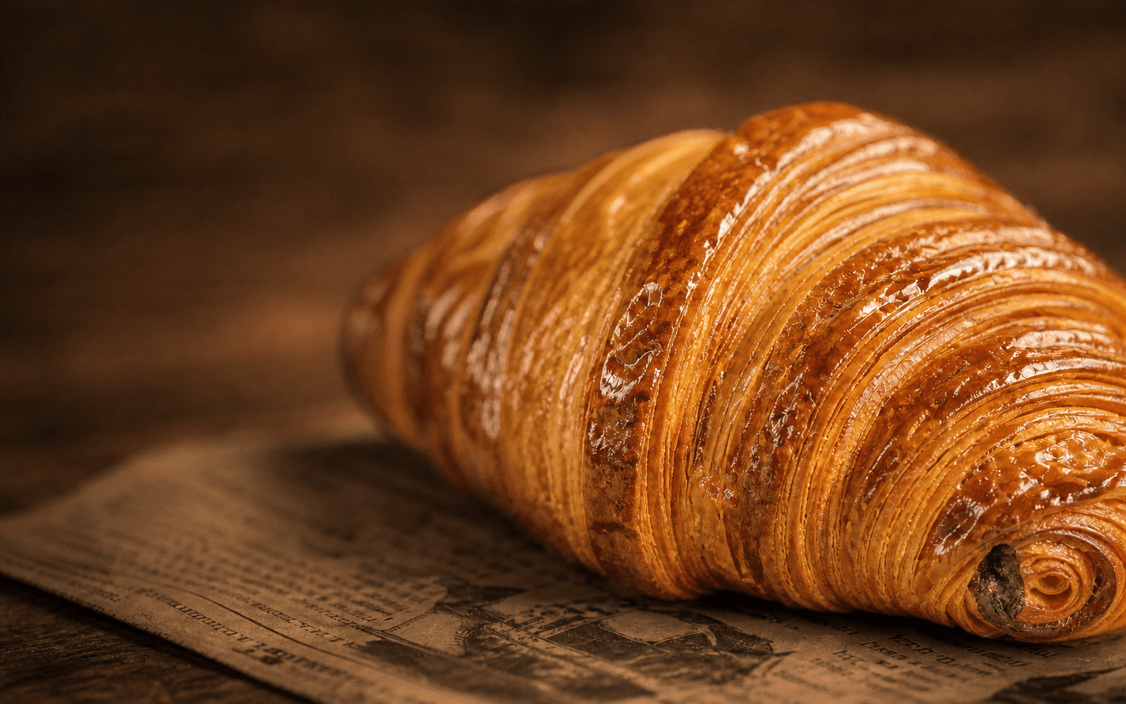 Những chiếc croissant vàng óng mới nướng