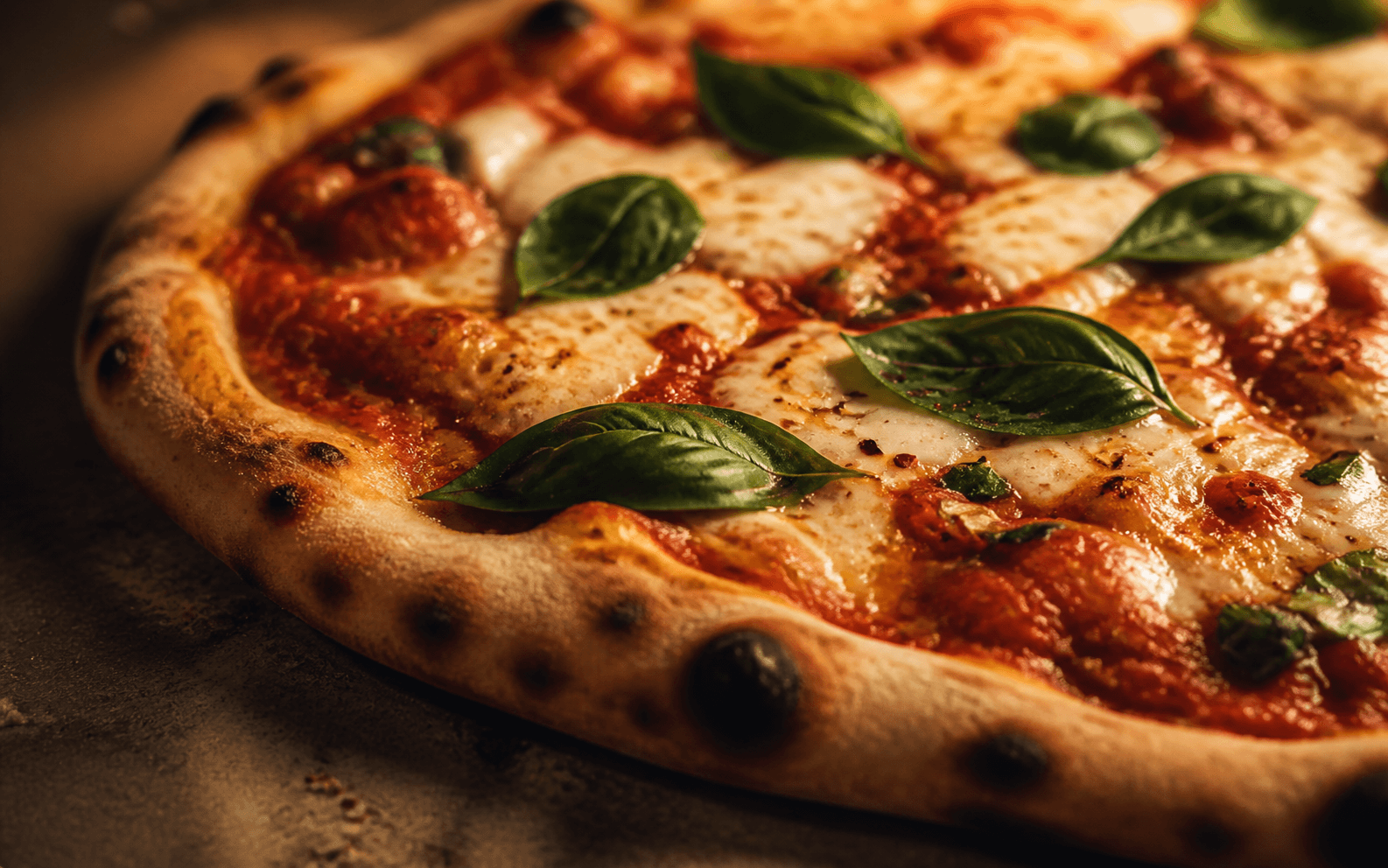 Pizza thủ công vừa ra khỏi lò